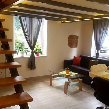 Vanna - 1st Row To The Sea Apartman *